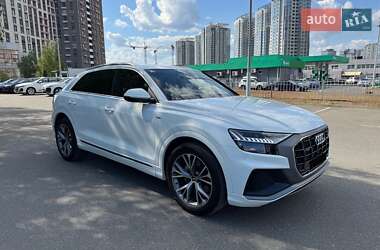 Внедорожник / Кроссовер Audi Q8 2021 в 