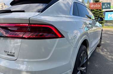 Внедорожник / Кроссовер Audi Q8 2021 в 