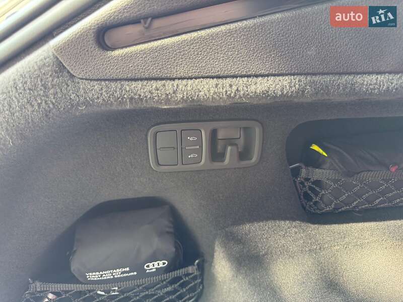 Позашляховик / Кросовер Audi Q8 2021 в Києві