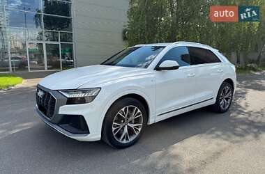 Внедорожник / Кроссовер Audi Q8 2021 в 