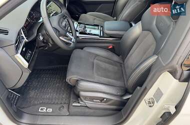 Внедорожник / Кроссовер Audi Q8 2021 в 