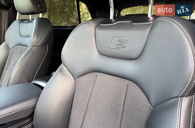 Внедорожник / Кроссовер Audi Q8 2021 в 