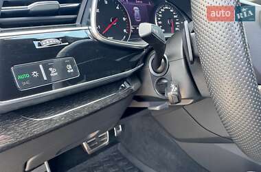 Внедорожник / Кроссовер Audi Q8 2021 в 