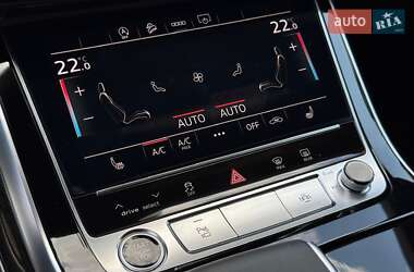 Внедорожник / Кроссовер Audi Q8 2021 в 