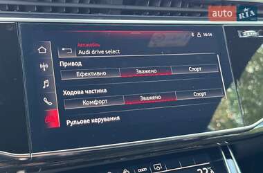 Внедорожник / Кроссовер Audi Q8 2021 в 