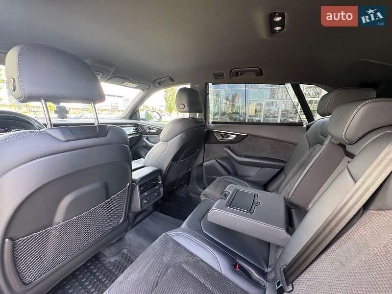 Позашляховик / Кросовер Audi Q8 2021 в Києві