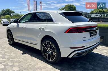 Позашляховик / Кросовер Audi Q8 2018 в 