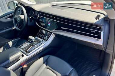 Позашляховик / Кросовер Audi Q8 2018 в 