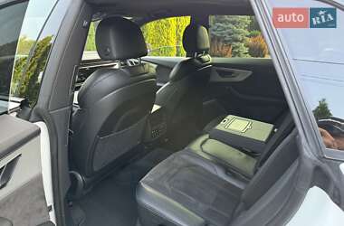 Внедорожник / Кроссовер Audi Q8 2018 в 