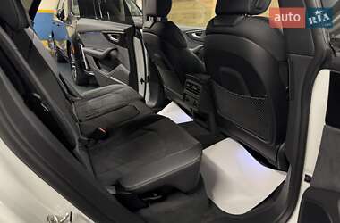 Внедорожник / Кроссовер Audi Q8 2024 в 