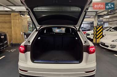 Внедорожник / Кроссовер Audi Q8 2024 в 