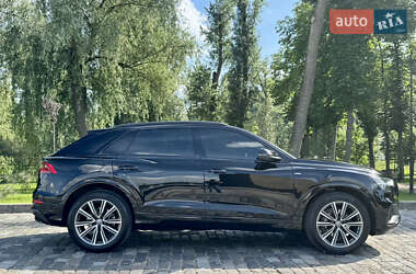 Внедорожник / Кроссовер Audi Q8 2021 в 