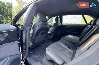 Внедорожник / Кроссовер Audi Q8 2021 в 