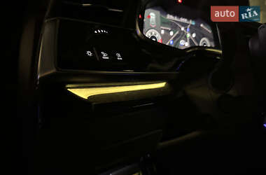 Внедорожник / Кроссовер Audi Q8 2021 в 
