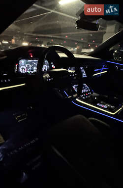Внедорожник / Кроссовер Audi Q8 2021 в 