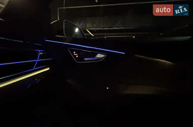 Внедорожник / Кроссовер Audi Q8 2021 в 