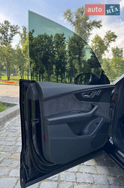 Внедорожник / Кроссовер Audi Q8 2021 в 