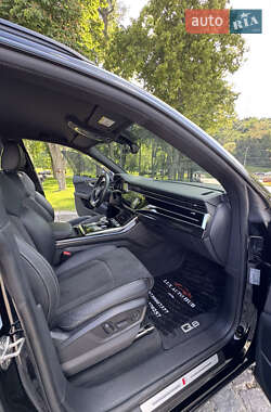 Внедорожник / Кроссовер Audi Q8 2021 в 