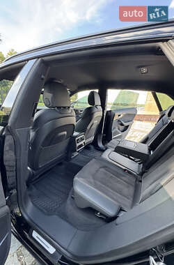 Внедорожник / Кроссовер Audi Q8 2021 в 