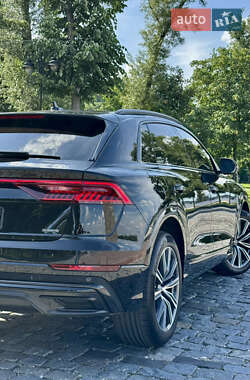 Внедорожник / Кроссовер Audi Q8 2021 в 