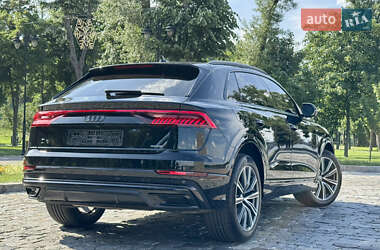 Внедорожник / Кроссовер Audi Q8 2021 в 