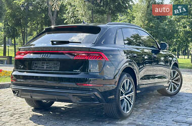 Внедорожник / Кроссовер Audi Q8 2021 в 