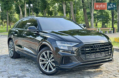 Внедорожник / Кроссовер Audi Q8 2021 в 