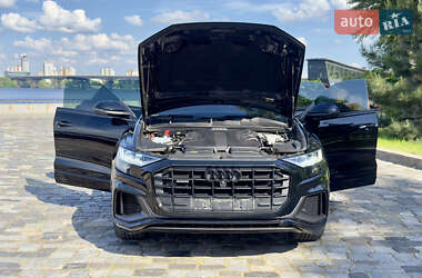 Внедорожник / Кроссовер Audi Q8 2021 в 