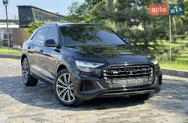 Внедорожник / Кроссовер Audi Q8 2021 в 