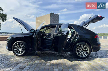 Внедорожник / Кроссовер Audi Q8 2021 в 