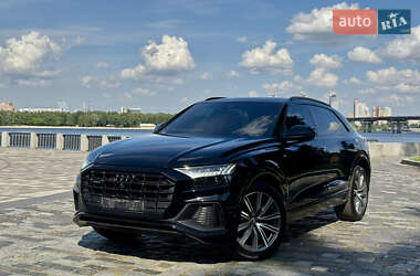 Внедорожник / Кроссовер Audi Q8 2021 в 