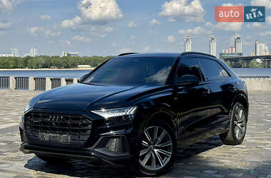 Внедорожник / Кроссовер Audi Q8 2021 в 