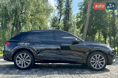 Внедорожник / Кроссовер Audi Q8 2021 в 