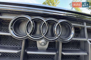 Внедорожник / Кроссовер Audi Q8 2021 в 