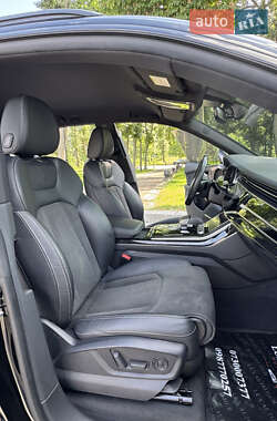 Внедорожник / Кроссовер Audi Q8 2021 в 
