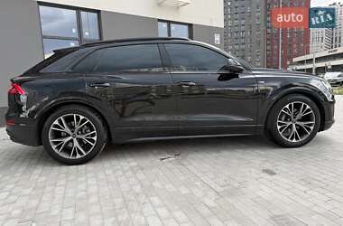 Внедорожник / Кроссовер Audi Q8 2022 в 