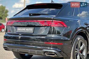 Позашляховик / Кросовер Audi Q8 2024 в 