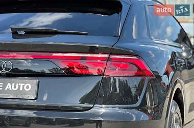 Позашляховик / Кросовер Audi Q8 2024 в 