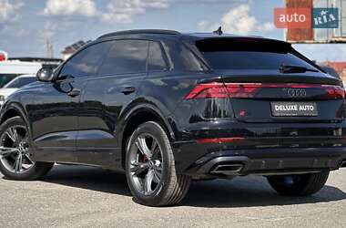 Позашляховик / Кросовер Audi Q8 2024 в 