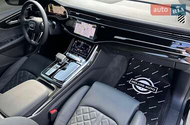Позашляховик / Кросовер Audi Q8 2024 в 