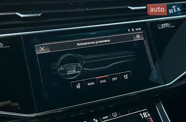 Позашляховик / Кросовер Audi Q8 2024 в 