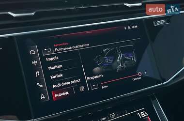 Позашляховик / Кросовер Audi Q8 2024 в 