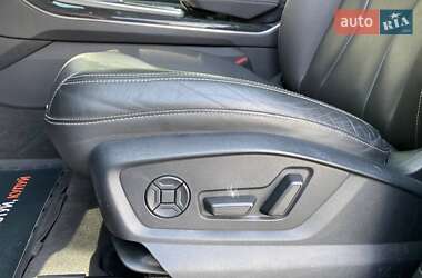 Внедорожник / Кроссовер Audi Q8 2021 в 