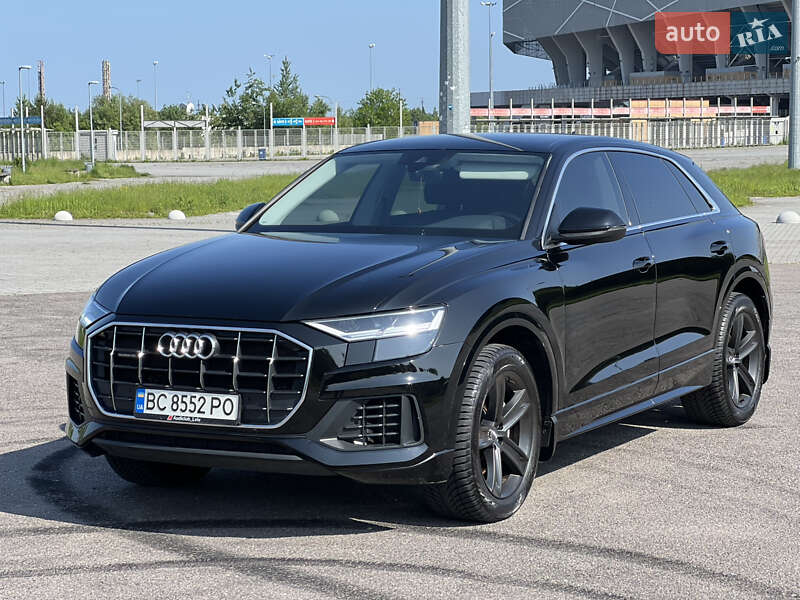 Внедорожник / Кроссовер Audi Q8 2018 в 