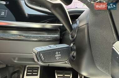 Позашляховик / Кросовер Audi Q8 2022 в 