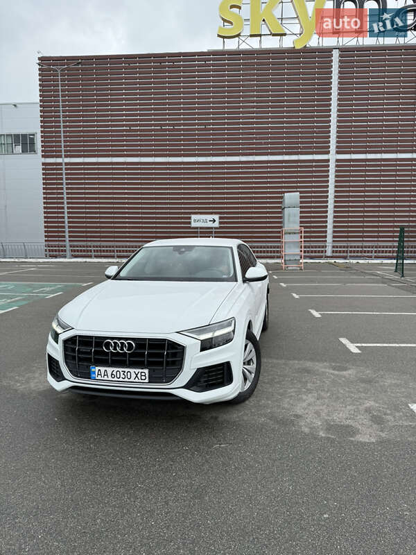 Внедорожник / Кроссовер Audi Q8 2019 в Киеве