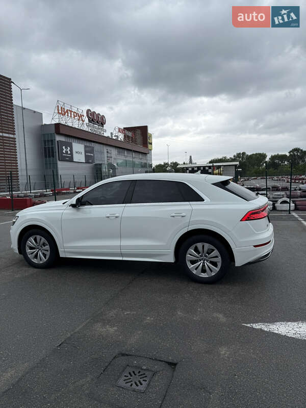 Внедорожник / Кроссовер Audi Q8 2019 в Киеве