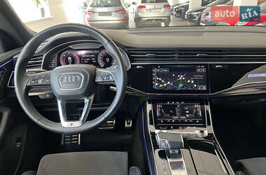 Внедорожник / Кроссовер Audi Q8 2021 в 