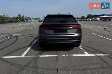 Позашляховик / Кросовер Audi Q8 2021 в 