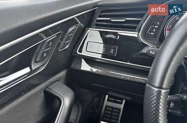 Позашляховик / Кросовер Audi Q8 2021 в 